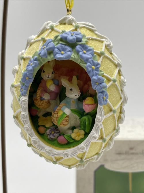 Коллекционный пасхальный декор Яйцо с миниатюрными зайцами внутри 03г.